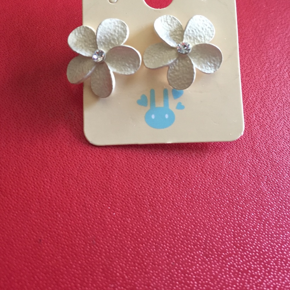 NEW White Flower Earrings